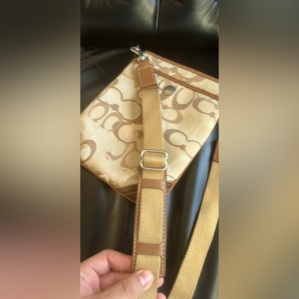 COACH Signature Crossbody Bag (with Certificate) - Picture 6 of 6